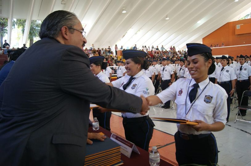 *106 cadetes de la Unipol listos para fortalecer la paz en Sinaloa* *106 cadetes de la Unipol listos para fortalecer la paz en Sinaloa*