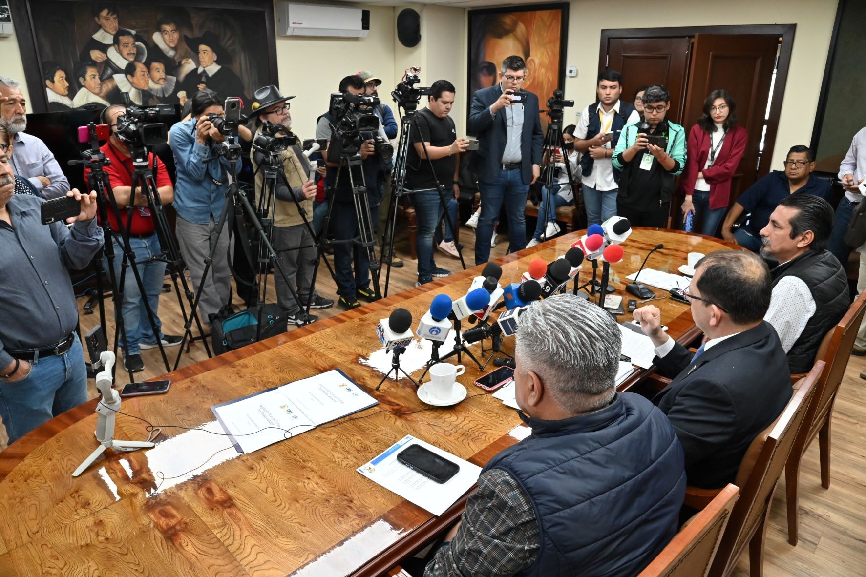 Desacato a autoridad judicial federal traería consecuencias administrativas y pe Desacato a autoridad judicial federal traería consecuencias administrativas y pe