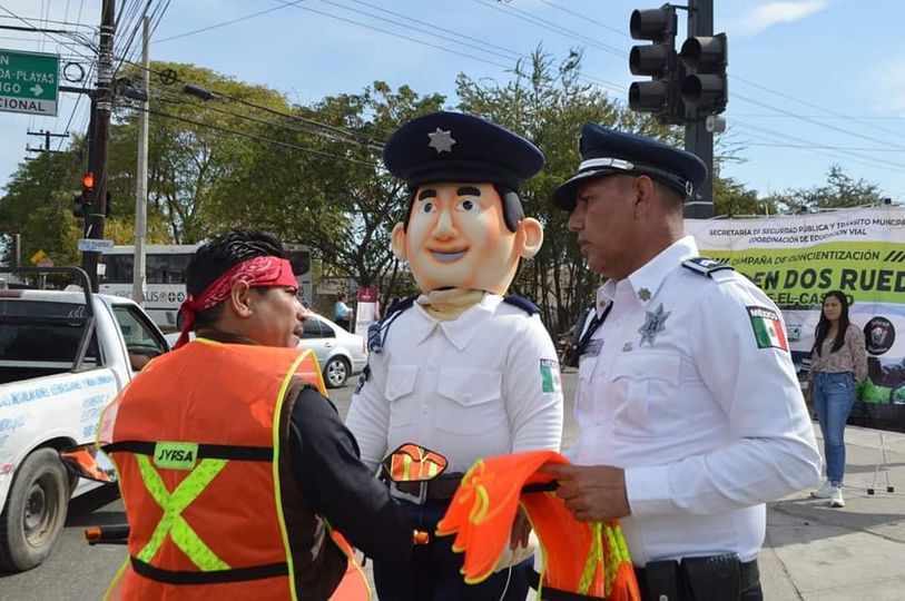 Activan “La vida en dos ruedas” en el cruce de Gabriel Leyva e Insurgentes. Activan “La vida en dos ruedas” en el cruce de Gabriel Leyva e Insurgentes.