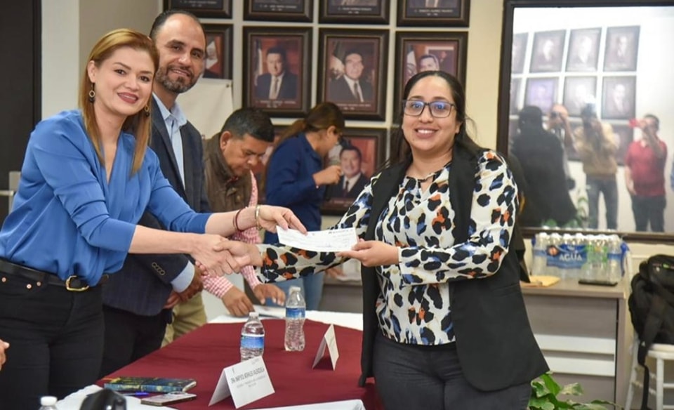 Ayuntamiento de Ahome invertirá 2 MDP en becas para jóvenes universitarios. Ayuntamiento de Ahome invertirá 2 MDP en becas para jóvenes universitarios.