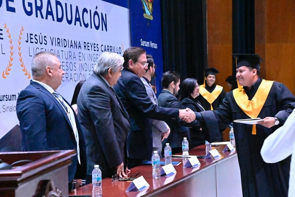 Con una formación competitiva, egresan 186 alumnos de la Facultad de Ingeniería Con una formación competitiva, egresan 186 alumnos de la Facultad de Ingeniería