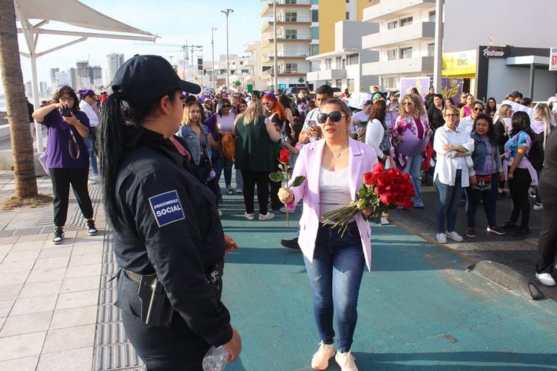 *Gobierno de Mazatlán se suma a la marcha pacífica en conmemoración del Día Inte *Gobierno de Mazatlán se suma a la marcha pacífica en conmemoración del Día Inte