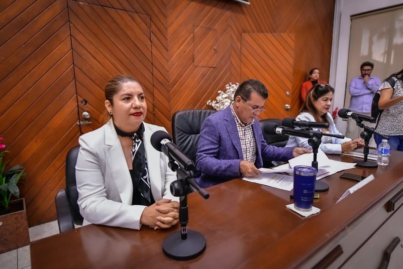 *Nombran a Verenice Oleta Benítez Secretaria del Ayuntamiento en Sesión de Cabil *Nombran a Verenice Oleta Benítez Secretaria del Ayuntamiento en Sesión de Cabil
