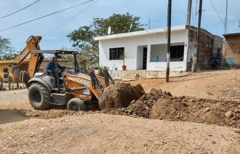 *Obras públicas trabaja en limpieza calles y espacios deportivos de la zona rura *Obras públicas trabaja en limpieza calles y espacios deportivos de la zona rura