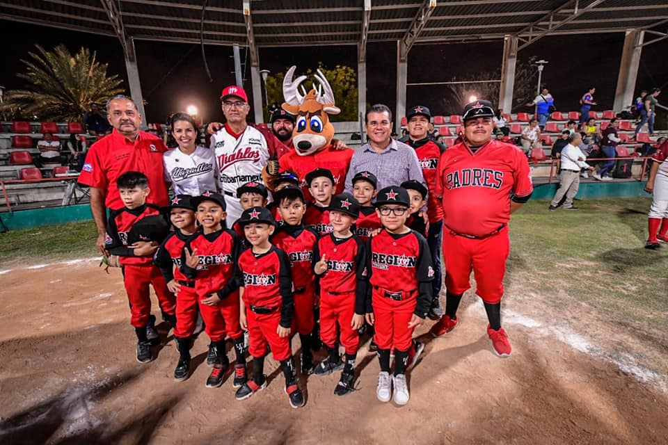 *Se anota Gobierno de Mazatlán un hit con la nueva iluminación de la Unidad Depo *Se anota Gobierno de Mazatlán un hit con la nueva iluminación de la Unidad Depo