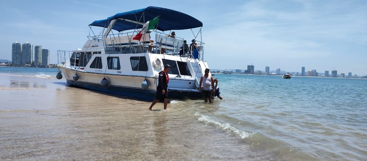 Embarcación turística termina varada en Isla de Venados en Mazatlán Embarcación turística termina varada en Isla de Venados en Mazatlán
