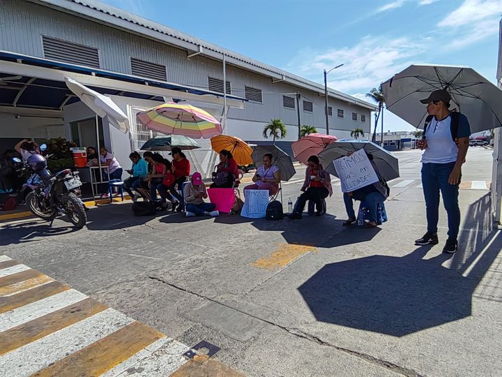 Continúan en huelga trabajadores de Pinsa Continúan en huelga trabajadores de Pinsa