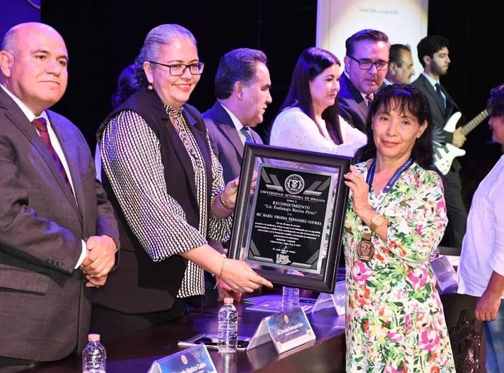 Reconocen trayectoria de universitarios de la Unidad Regional Sur. Reconocen trayectoria de universitarios de la Unidad Regional Sur.