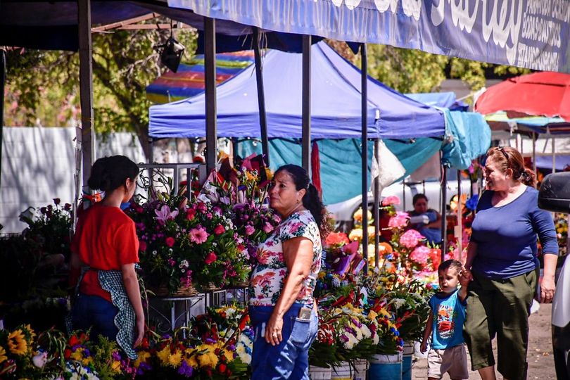 *Recorre Edgar González panteón municipal número 4 previo al día de las madres.* *Recorre Edgar González panteón municipal número 4 previo al día de las madres.*