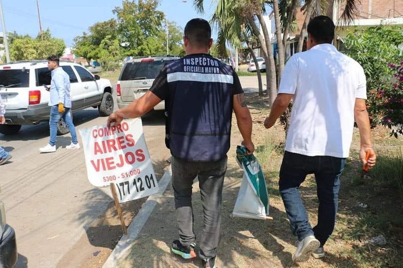 Limpian imagen de la zona urbana retirando pendones publicitarios. Limpian imagen de la zona urbana retirando pendones publicitarios.
