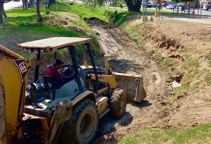 *70 kilómetros de canales y arroyos ya están limpios: obras públicas.*