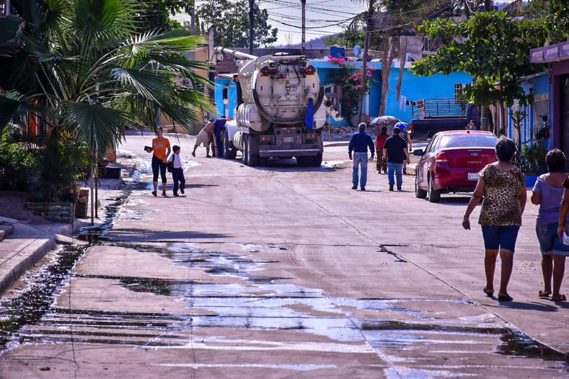 *Desazolva JUMAPAM alcantarillas en la Genaro Estrada* *Desazolva JUMAPAM alcantarillas en la Genaro Estrada*