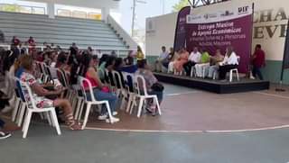 Entrega de apoyos dif.