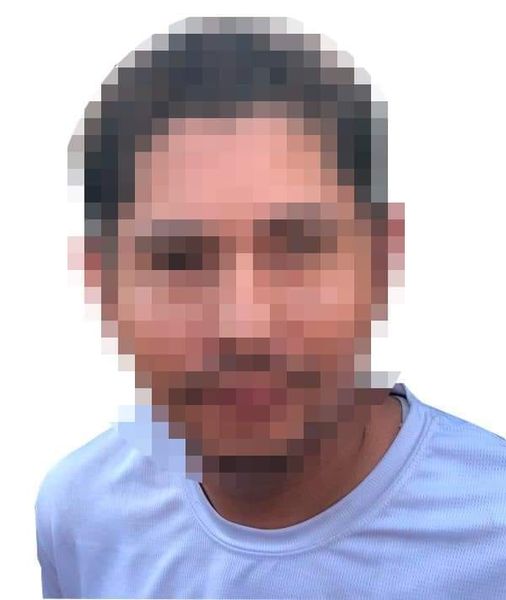 Mujer reporta a su esposo que llegó a su domicilio, tenía un arma y contaba con