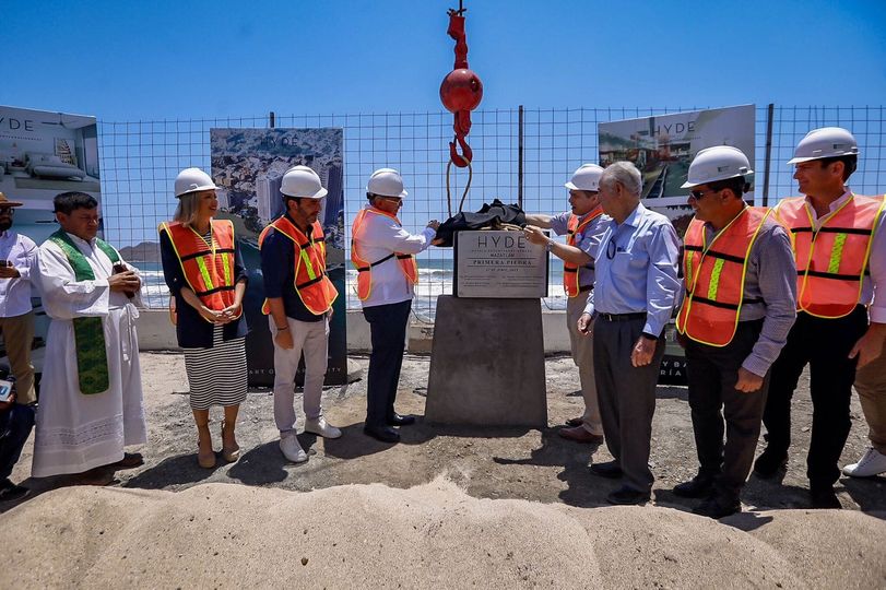 Rocha coloca la primera piedra de hotel Hyde en Mazatlán Rocha coloca la primera piedra de hotel Hyde en Mazatlán