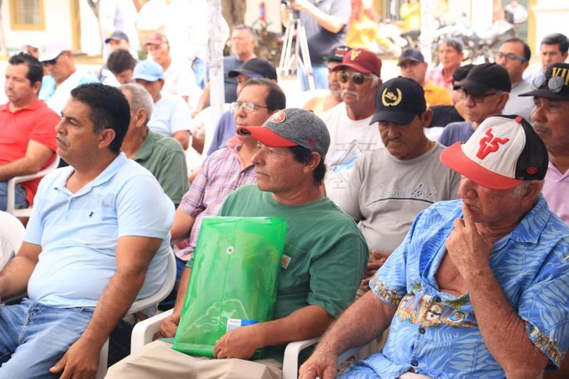 Agradecen pescadores a Edgar González gestiones y apoyos para ejercer la activid Agradecen pescadores a Edgar González gestiones y apoyos para ejercer la activid