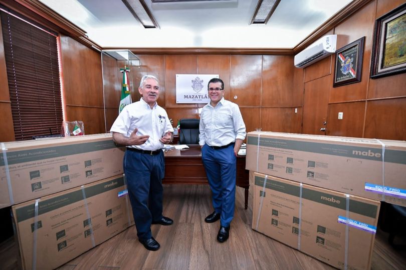 *Archivo Municipal recibe donativo de dos minisplit del empresario Fernando Vald