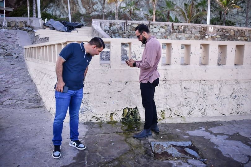 *Edgar González supervisa las condiciones de monumentos y la Carpa Olivera.*