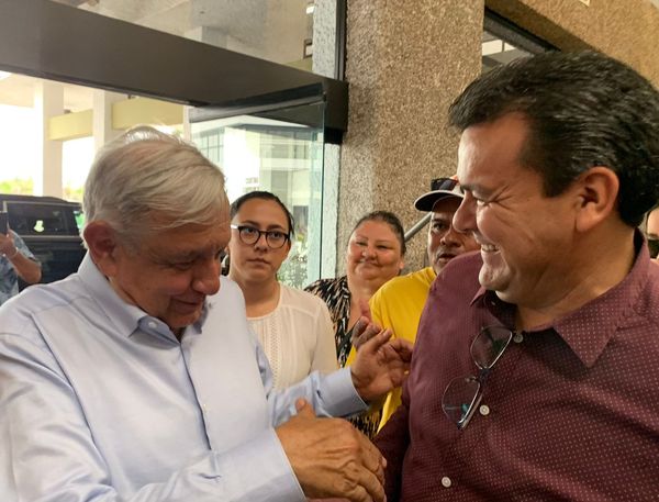 El Regidor del ayuntamiento de Mazatlán, Roberto Rodriguez Lizárraga, mejor cono