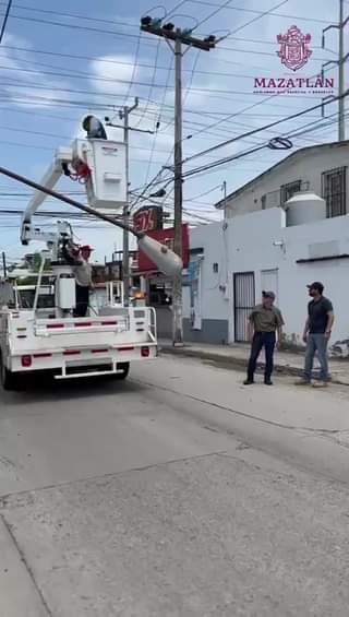 El personal de alumbrado público continúa atendiendo el llamado de los mazatleco
