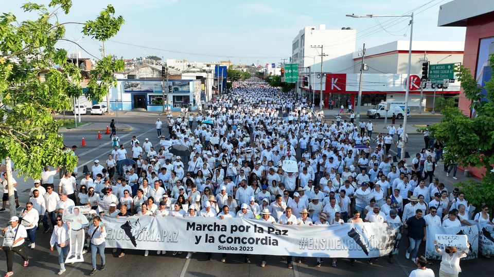 LA MEGA MARCHA DEL SILENCIO POR LA PAZ Y LA CONCORDIA CONCENTRÓ A MÁS DE 20 MIL