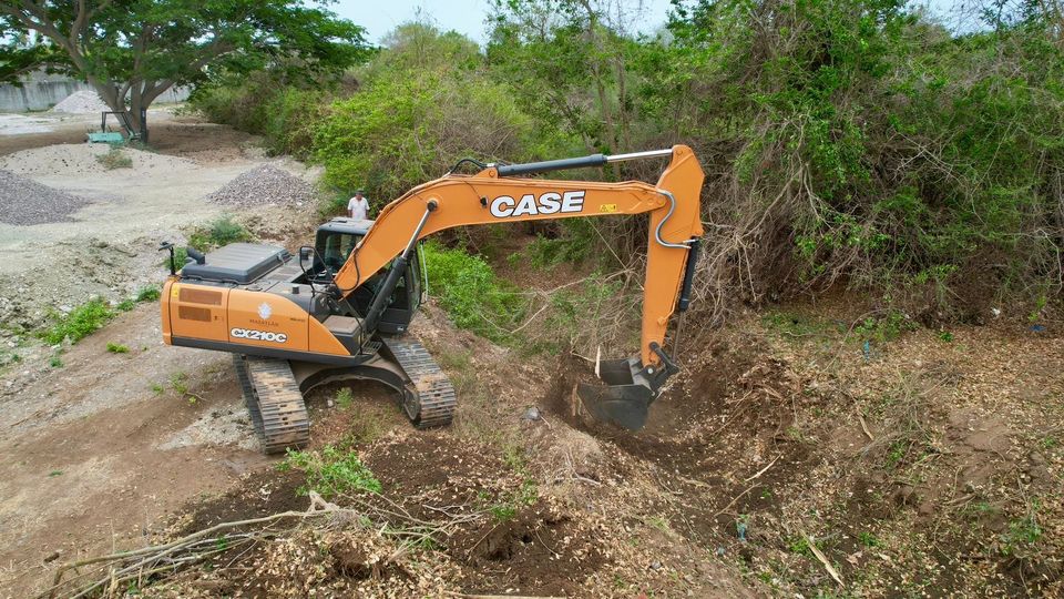 *Refuerzan trabajos de limpieza de canales con nueva maquinaria.*