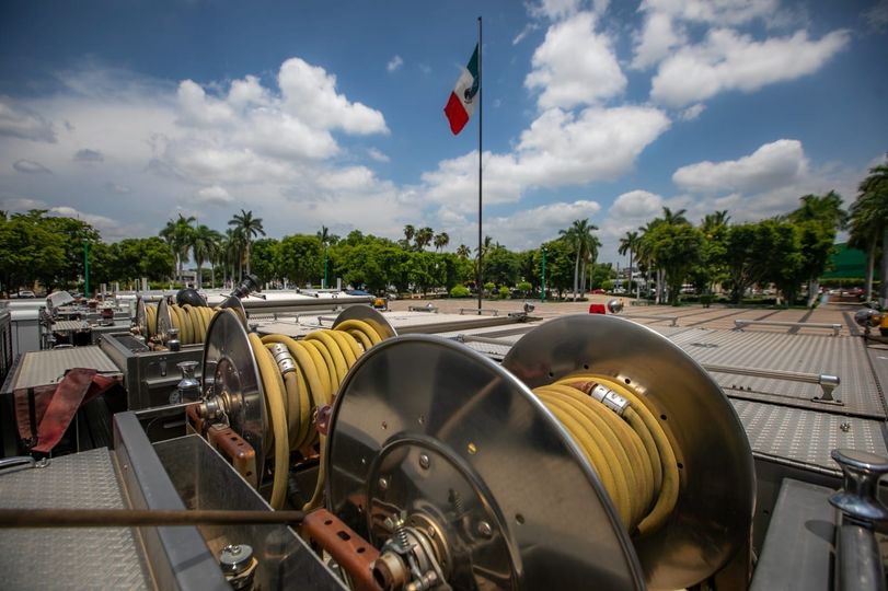Rocha entrega Camiones de Bomberos a 6 Municipios del Estado