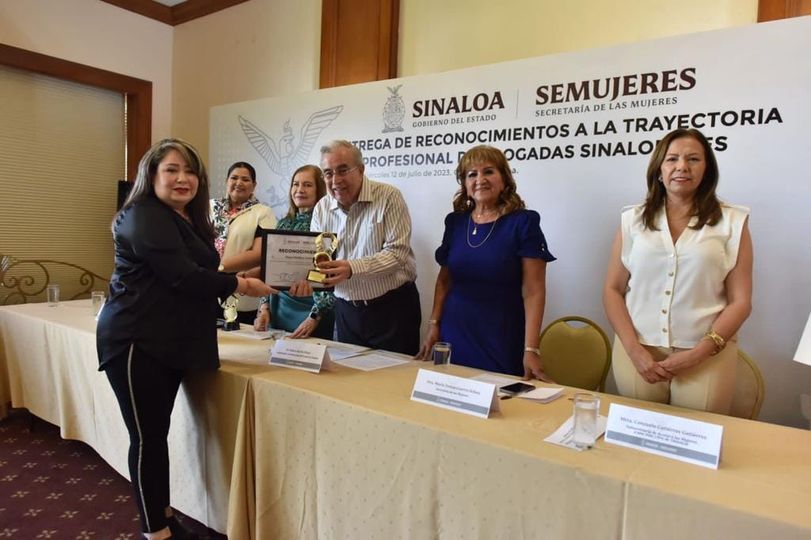 ROCHA RECONOCIÓ EL PAPEL DE LA MUJER EN LA ABOGACÍA