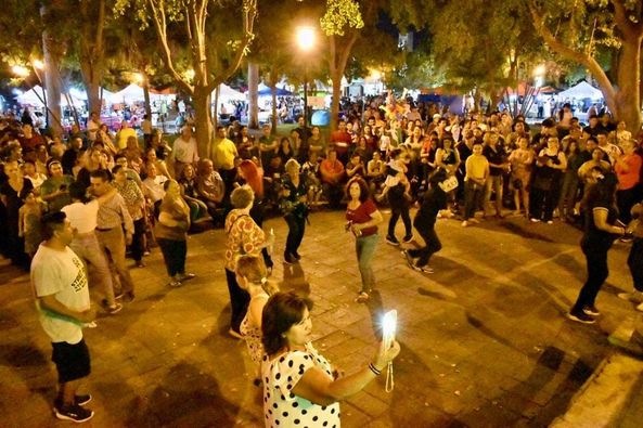 *Suena la tambora Sinaloense en la Plazuela 27 de Septiembre*