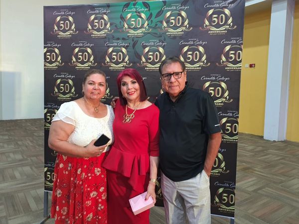 50 años de exitoso ejercicio periodístico de nuestra amiga Carmelita Salazar. Ah