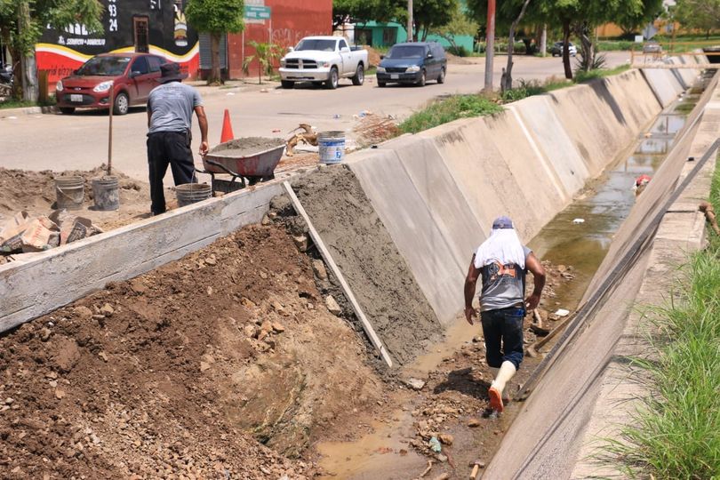 *Al 50% el avance de la reposición de lozas en canal Alarcón.* *Al 50% el avance de la reposición de lozas en canal Alarcón.*