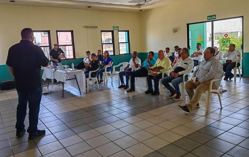 Capacitan a delegados de VyT de la zona sur  sobre nuevo manual de educación via