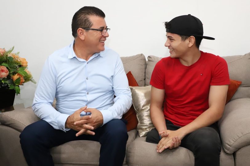 *Después de 8 años, Geovanny Florentino ‘N’ vuelve a caminar, con apoyo del DIF *Después de 8 años, Geovanny Florentino ‘N’ vuelve a caminar, con apoyo del DIF