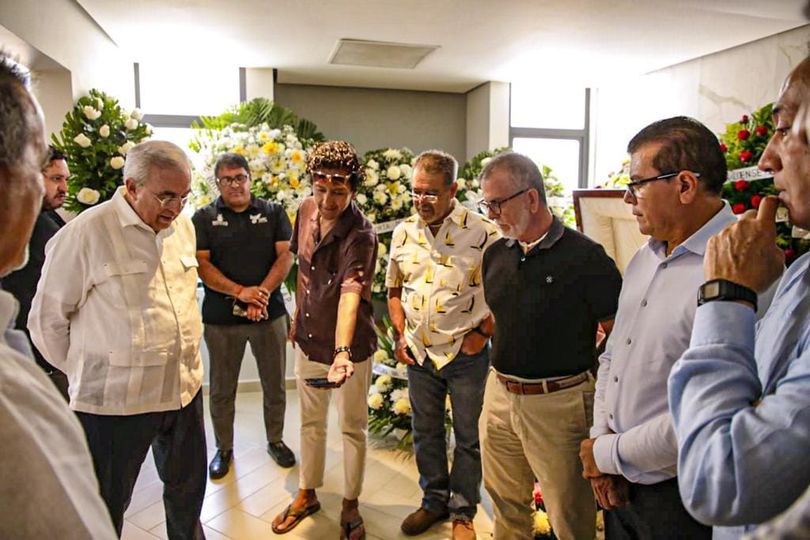 El Alcalde Edgar González y su esposa María Teresa Apodaca, acompañaron al Gober El Alcalde Edgar González y su esposa María Teresa Apodaca, acompañaron al Gober
