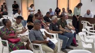 Escuchando a la gente.