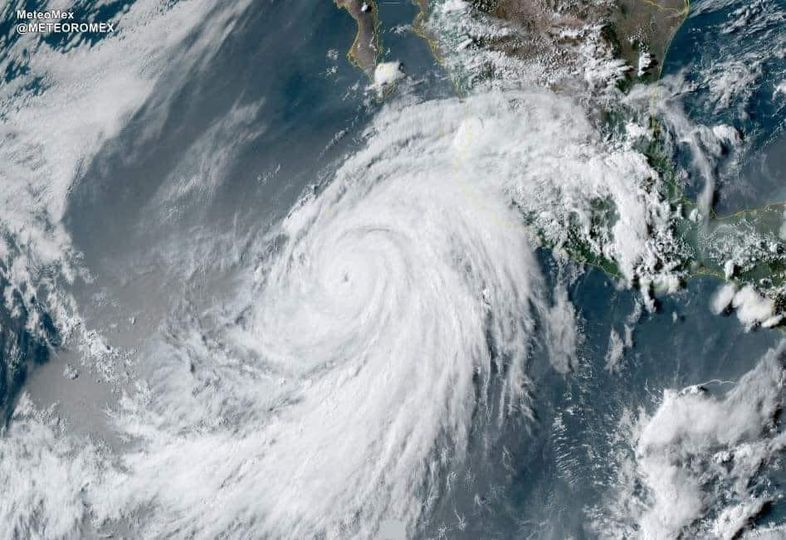 #HILARY SE INTENSIFICA, YA ES CATEGORÍA 3 Y SE ACERCA PELIGROSAMENTE A JALISCO #HILARY SE INTENSIFICA, YA ES CATEGORÍA 3 Y SE ACERCA PELIGROSAMENTE A JALISCO