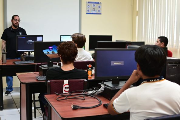 Incentiva UAS el interés de estudiantes por la tecnología e innovación a través