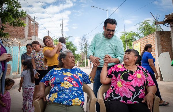 *Juan de Dios Gámez felicita a integrantes del Comité Ciudadano de Las Cucas por