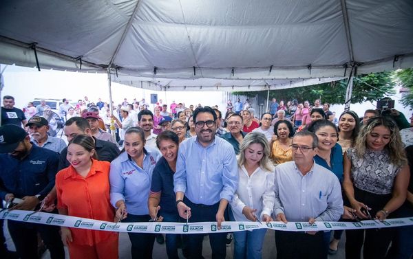*Juan de Dios Gámez inaugura pavimentación de calles en la colonia Heraclio Bern