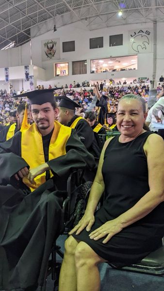 Padres de familia reconocen la labor integral de la UAS y defienden la autonomía