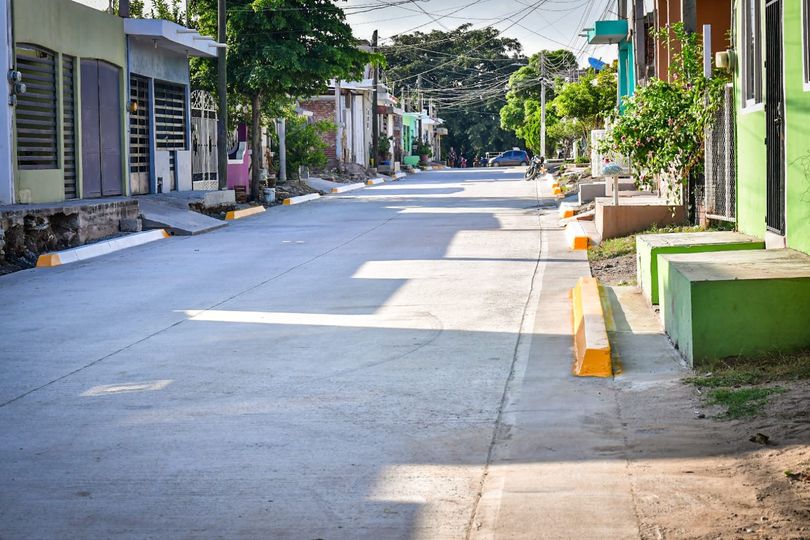 *¡Estrenan calle! Vecinos de la colonia Estero reciben obra de pavimentación.*