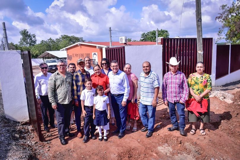*“Para nosotros y el Gobernador Rubén Rocha Moya la educación es una prioridad”, *“Para nosotros y el Gobernador Rubén Rocha Moya la educación es una prioridad”,
