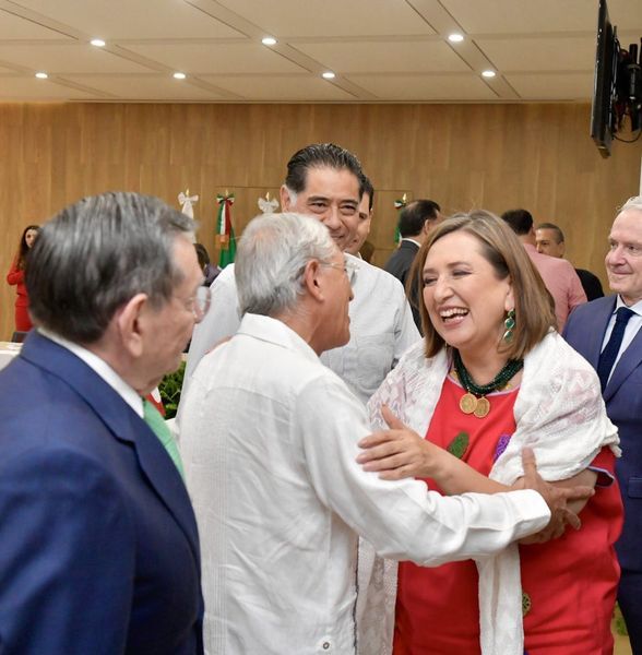 RECIBEN A XÓCHITL GOBERNADORES PRIISTAS DE TODO EL PAÍS RECIBEN A XÓCHITL GOBERNADORES PRIISTAS DE TODO EL PAÍS