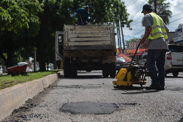 *Avanza bacheo de tramos afectados en bulevares y avenidas* *Avanza bacheo de tramos afectados en bulevares y avenidas*