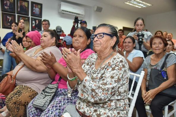 *Familias ahomenses que fueron afectadas por “Norma” reciben apoyos.* *Familias ahomenses que fueron afectadas por “Norma” reciben apoyos.*