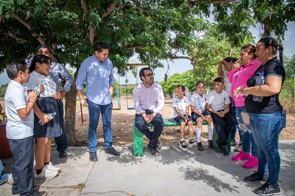 *Juan de Dios Gámez da banderazo para ampliación de Red de Distribución Eléctric *Juan de Dios Gámez da banderazo para ampliación de Red de Distribución Eléctric