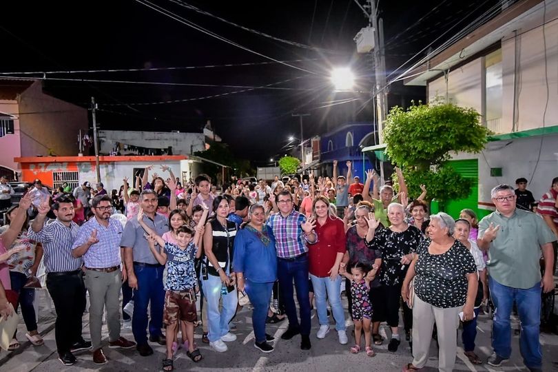 *Se encienden las noches en la colonia “Esperanza” con la instalación de nuevas *Se encienden las noches en la colonia “Esperanza” con la instalación de nuevas