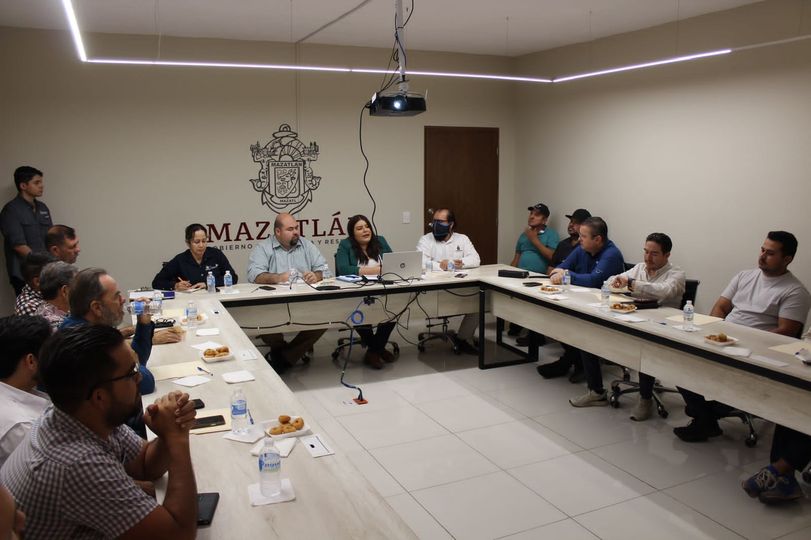 *Capacitan a productores de agave en Mazatlán para obtener certificación de mezc *Capacitan a productores de agave en Mazatlán para obtener certificación de mezc