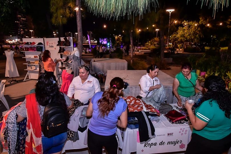 *Empatia y buen corazón de mazatlecos quedan de manifiesto en Fashion Show con c *Empatia y buen corazón de mazatlecos quedan de manifiesto en Fashion Show con c