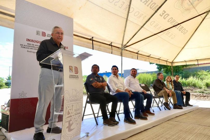 Entrega Rocha dos mil títulos de propiedad para varias comunidades de Badiraguat Entrega Rocha dos mil títulos de propiedad para varias comunidades de Badiraguat